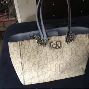 Calvin Kline purse barely used. Beautiful as ever